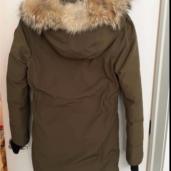 Canada goose trillium parka in military green - Picture 2 of 6